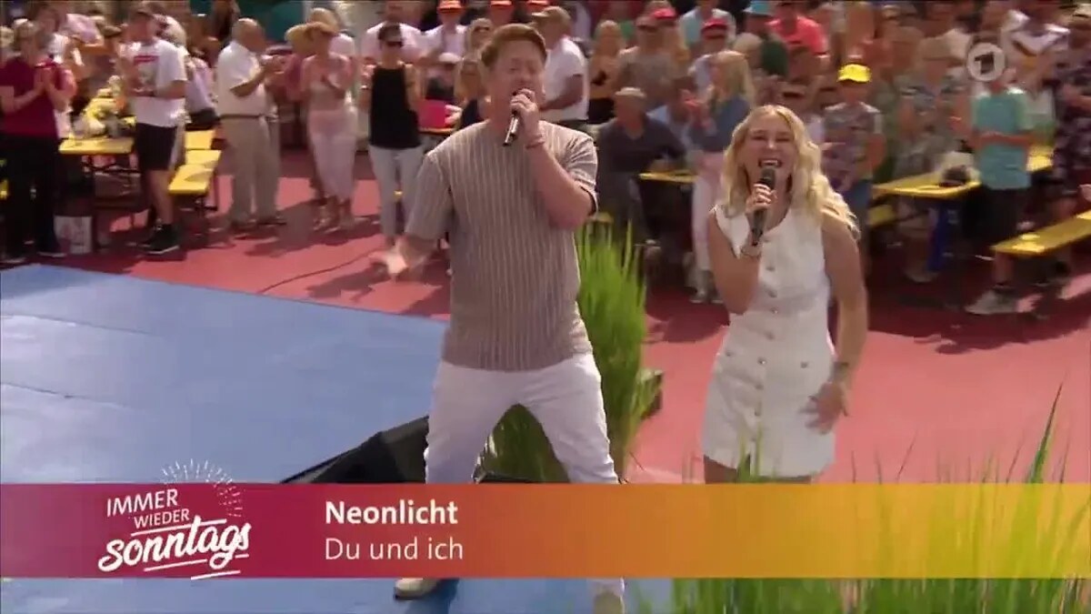 Neonlicht verlobt sich live in der Zarrella-Show