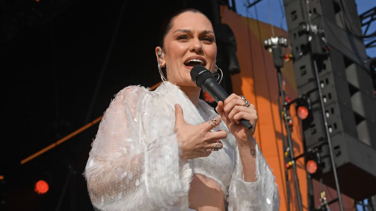 Jessie J wirft Prügler raus