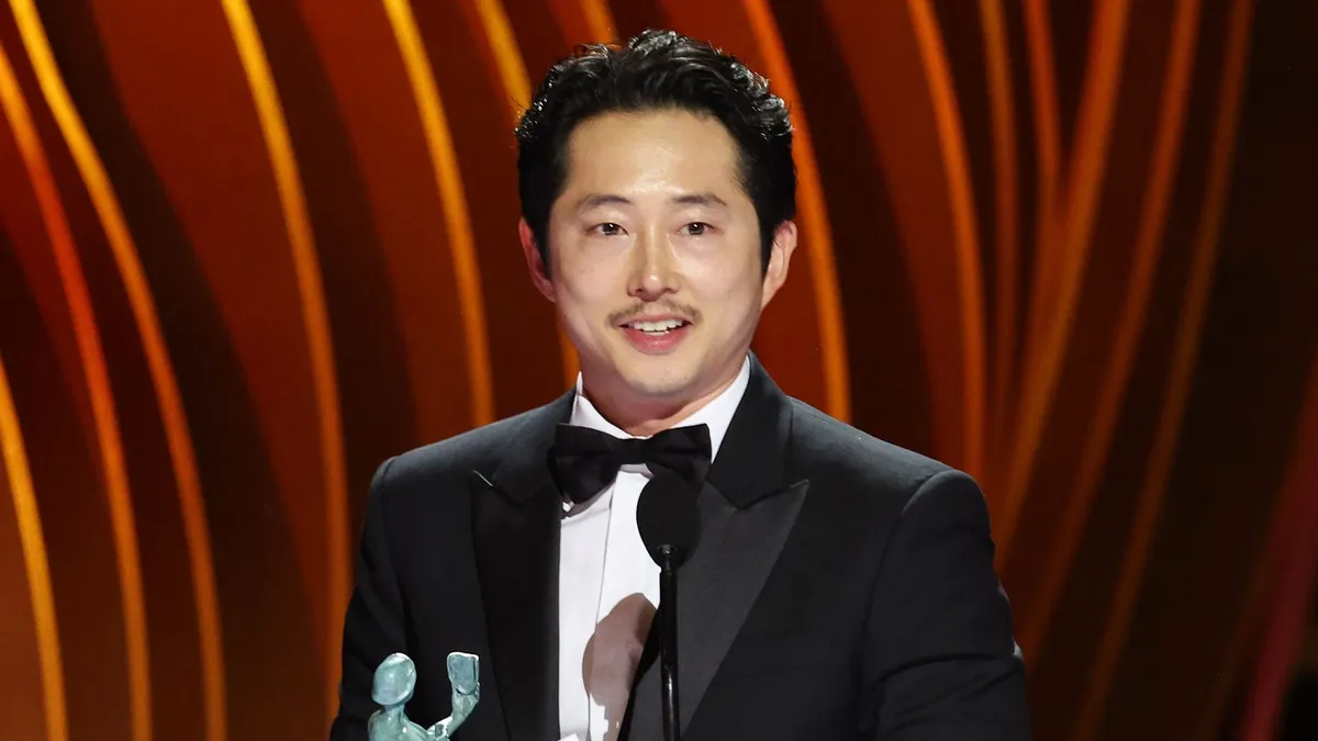 Steven Yeun startet bei Netflix