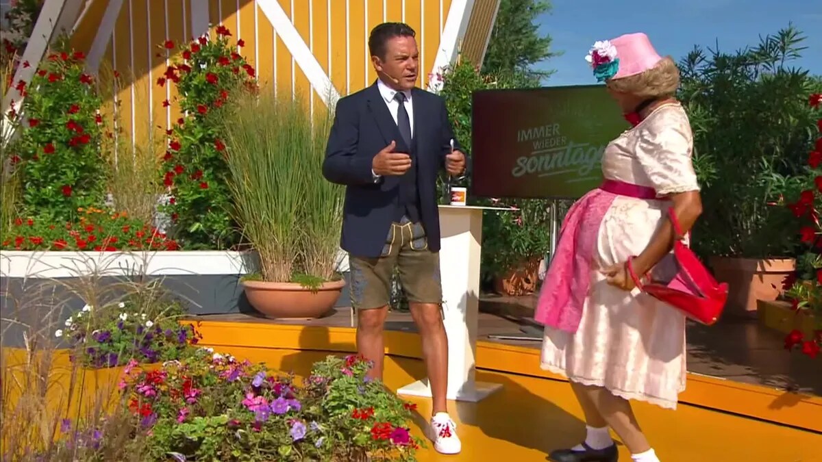 »Immer wieder sonntags«-Finale: Frau Wäber singt für Stefan Mross – und schenkt ihm Glückssocken
