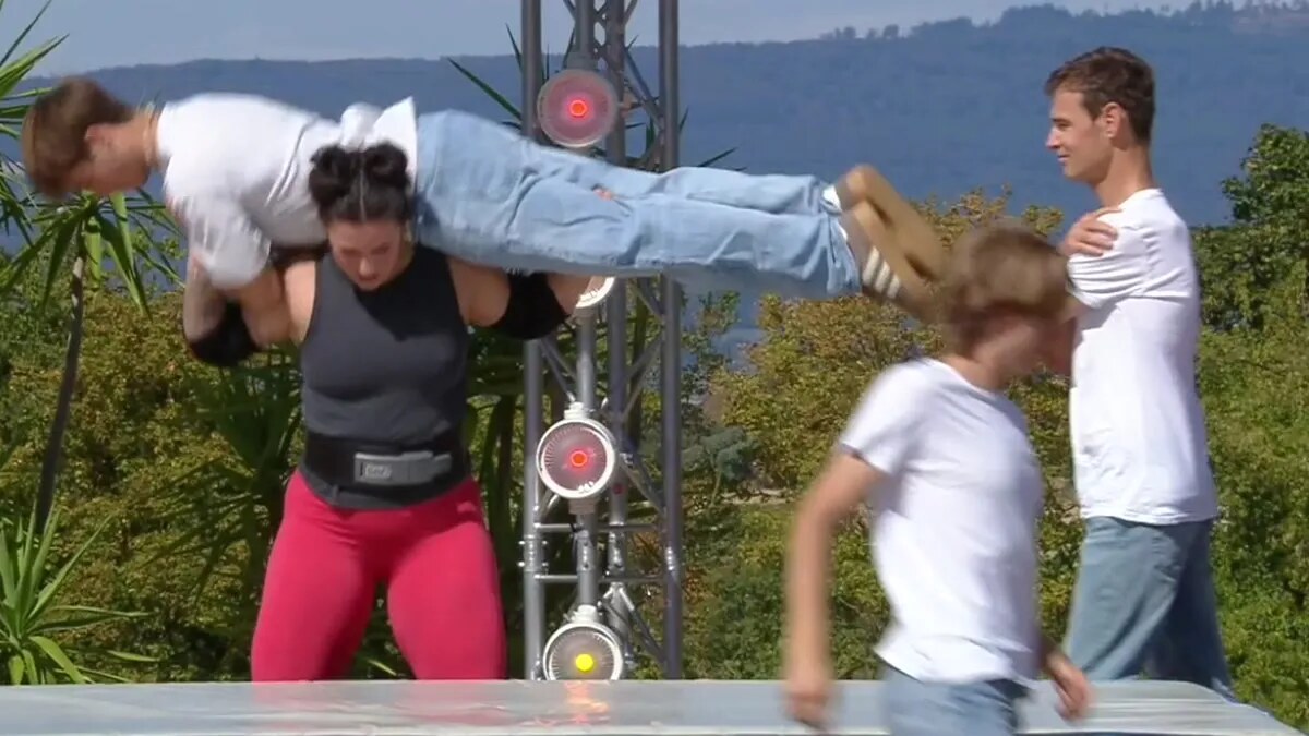 Sina Ruppenthal wirft zwölf Männer in einer Minute – Weltrekordlerin im ZDF-Fernsehgarten