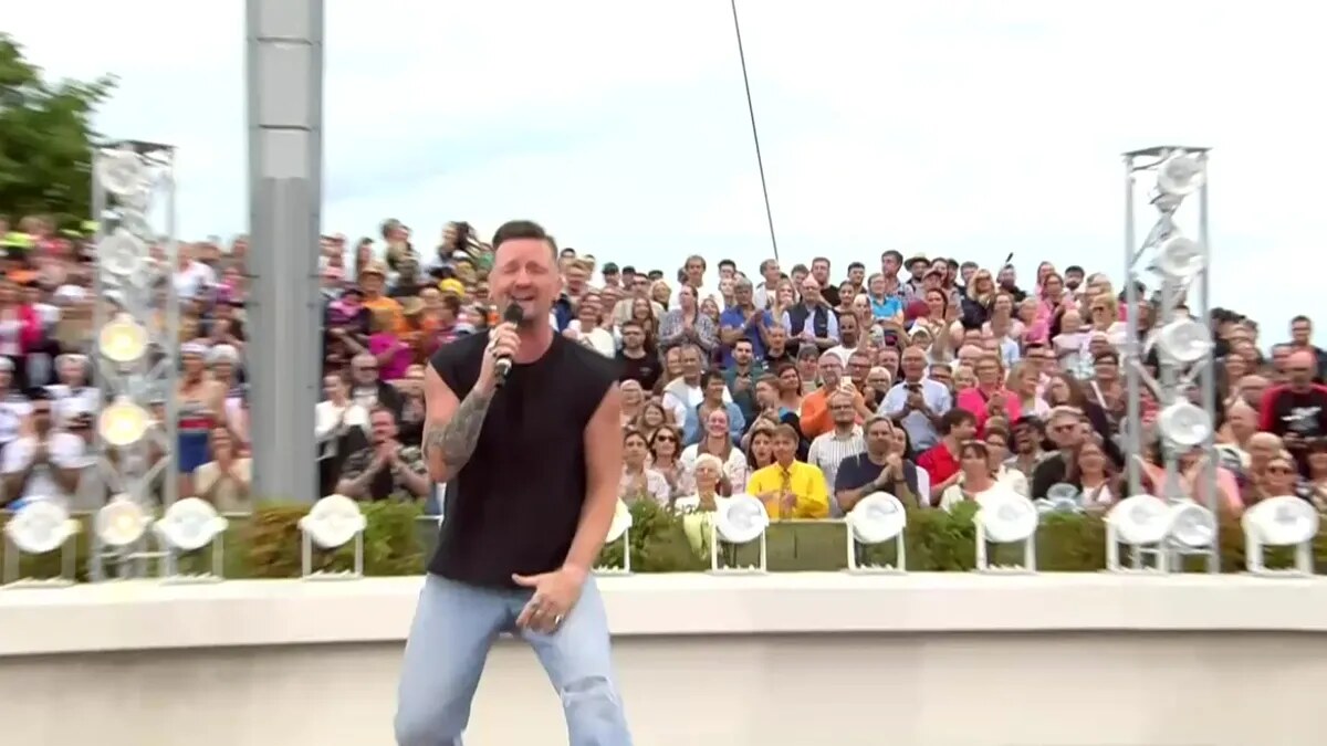ZDF-Fernsehgarten: Ben Zucker singt »Heute nicht!« – und verrät seine gute Tat für Kahuza
