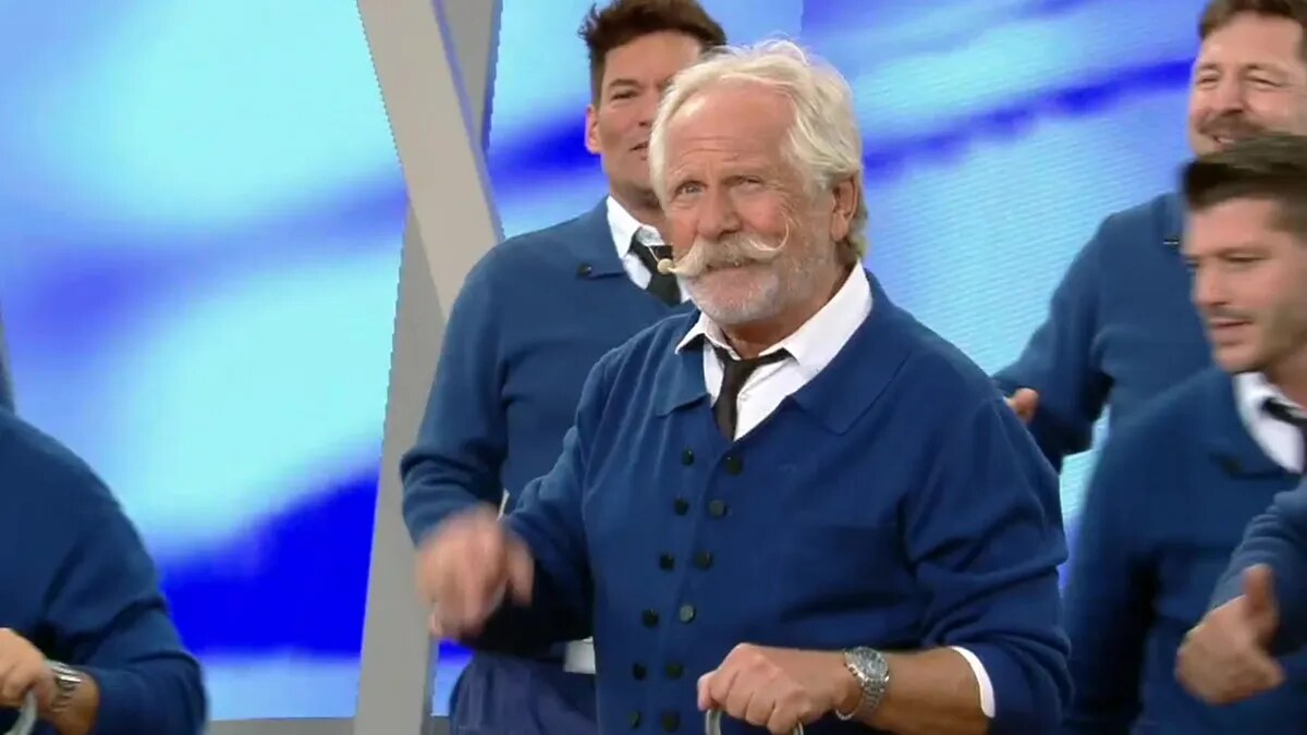 ZDF-Fernsehgarten: Henning Krautmacher singt »Hier kommt der Köbes« – mit Kölsch-Kellnern auf der Bühne