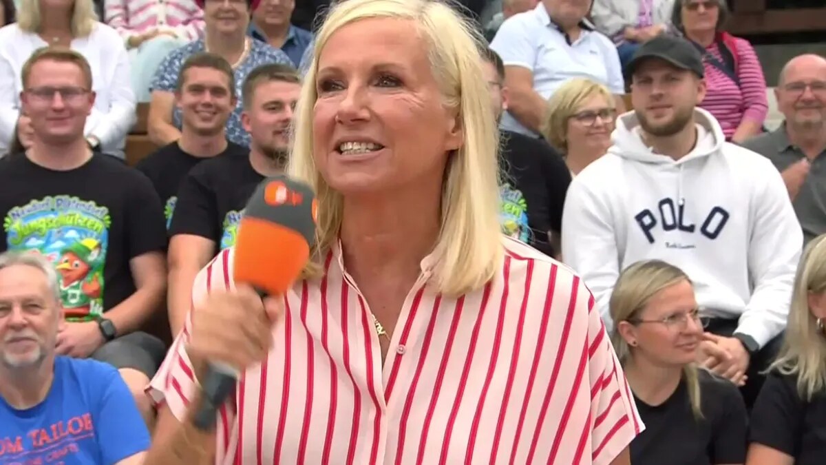 Andrea Kiewel Fernsehgarten: Kritik an ihren Sprüchen – »Mama, bleib im Schlüpfer« und 90 Kilo