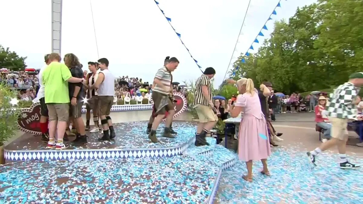 voXXclub gewinnen die Band-Challenge im ZDF-Fernsehgarten: Wasserplatzer, Voting und Hitmedley