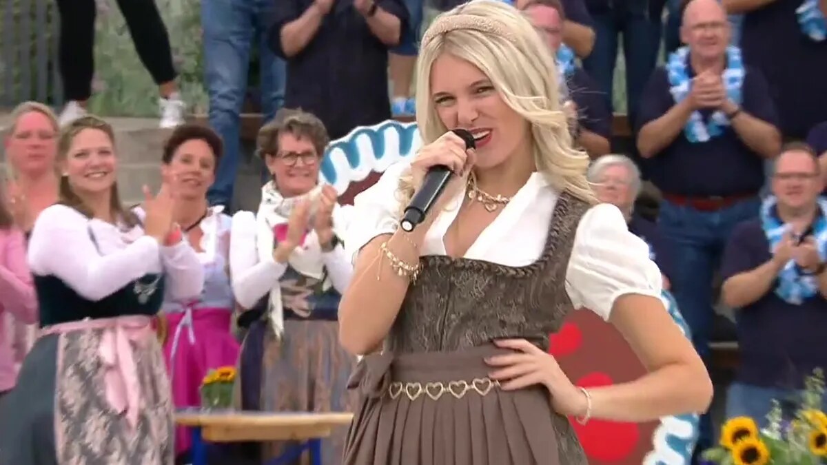 Lisa Miko im ZDF-Fernsehgarten: »Holzhacken« – zwischen Kindergarten und Showbühne