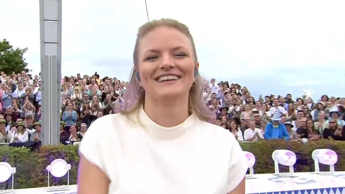 Caro Fux feiert Fernsehgarten-Premiere: »Aff im Kopf« beim Oktoberfest – »Dieser Song ist catchy«