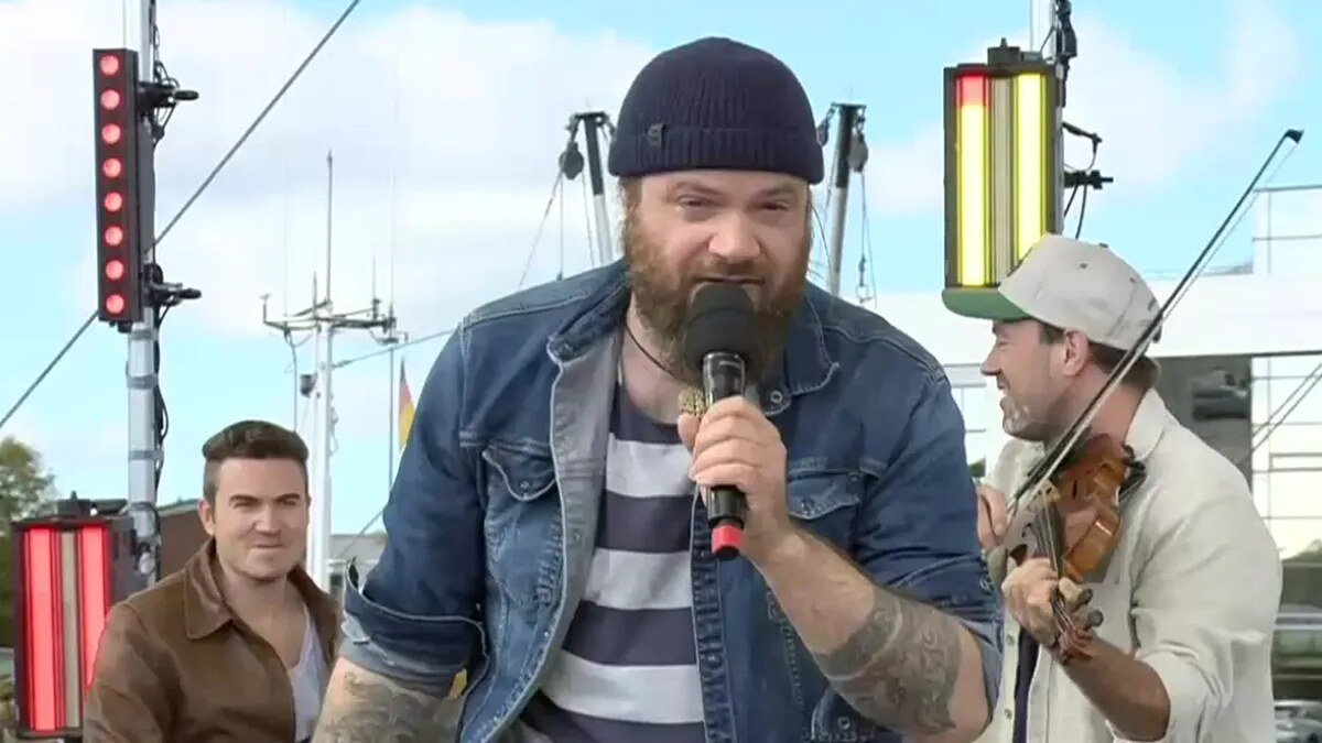 Versengold im ZDF-Fernsehgarten on tour: »Dans op de Deel« beim Heimspiel in Bremerhaven