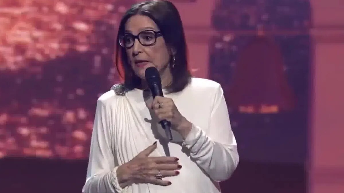 Nana Mouskouri mit Verdienstorden ausgezeichnet