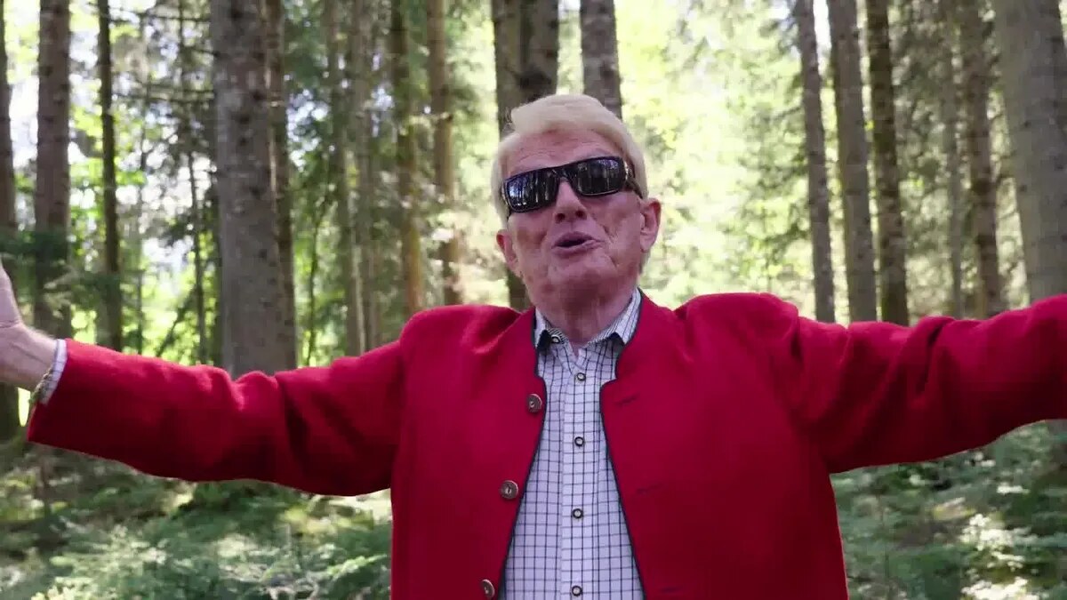 Heino erhält verlorenen Schal nach 51 Jahren zurück