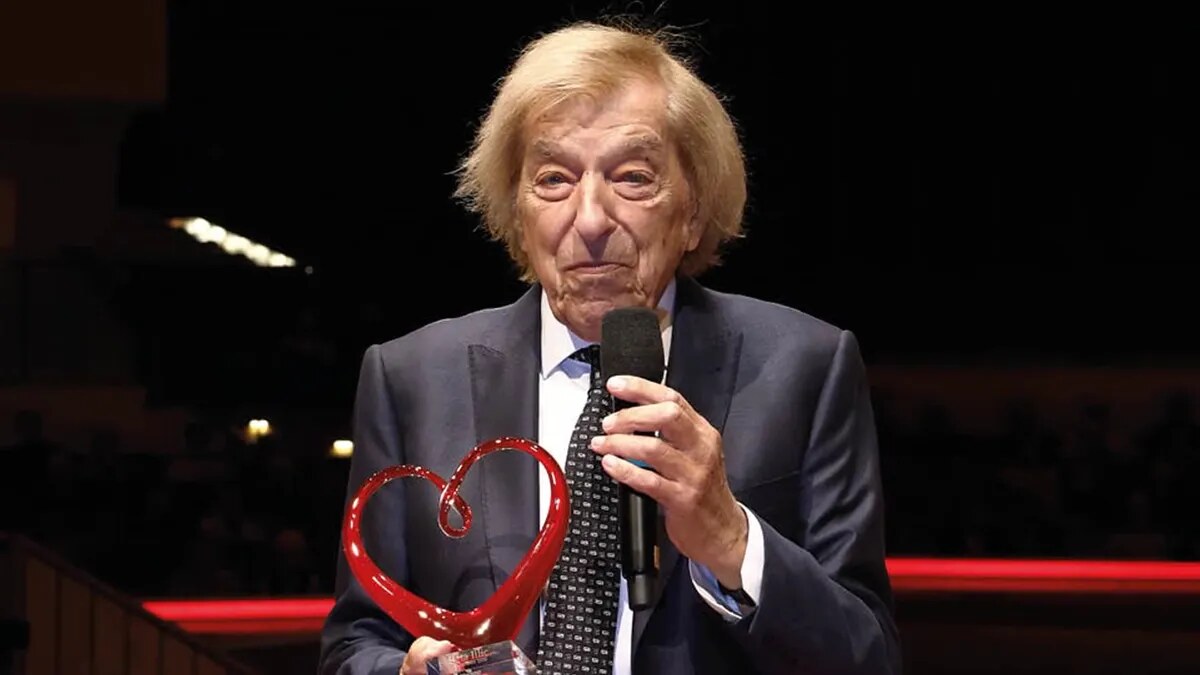 Bata Illic (87) fürs Lebenswerk geehrt: 2.000 Menschen singen »Michaela« in der Philharmonie