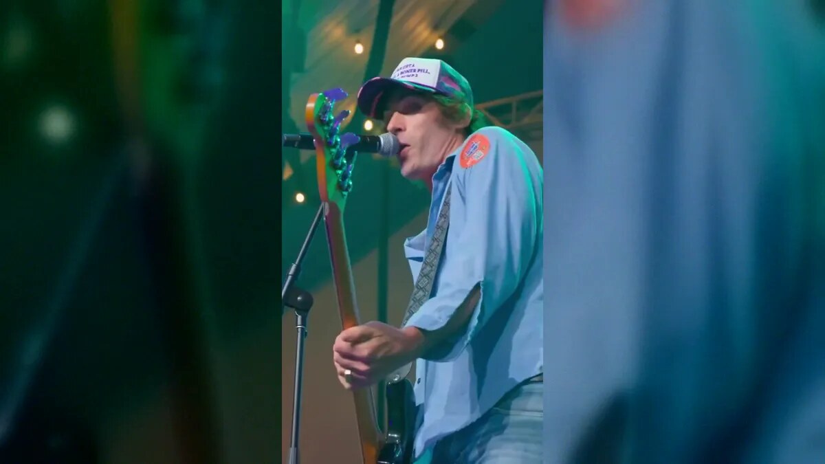 Dorfrocker in den USA: Tyson Ritter von The All-American Rejects singt mit ihnen »Dirty Little Secret«